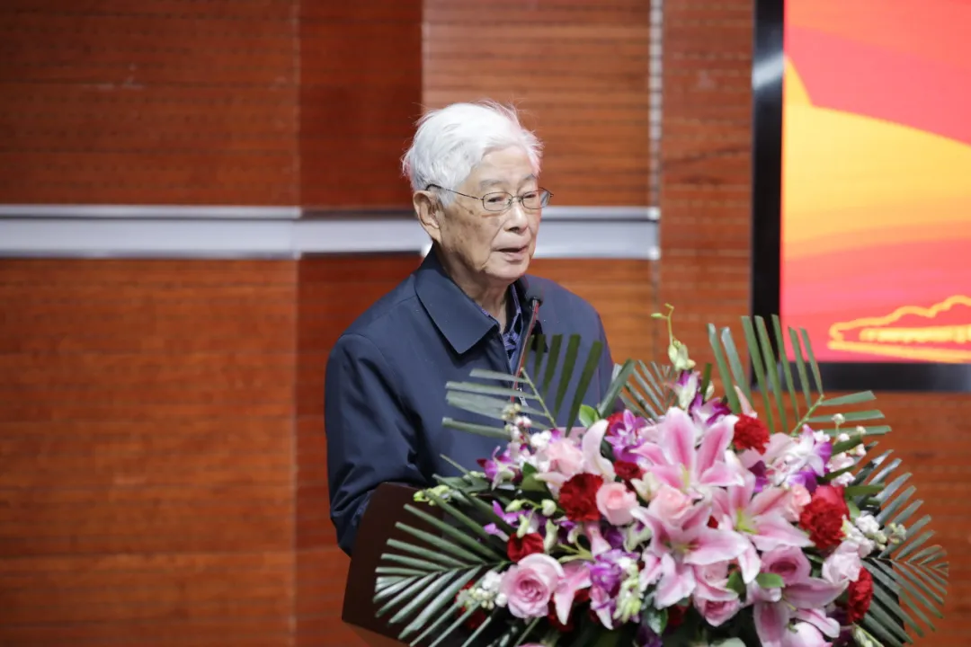09云顶集团yd1233资深教授 顾明远先生.jpg